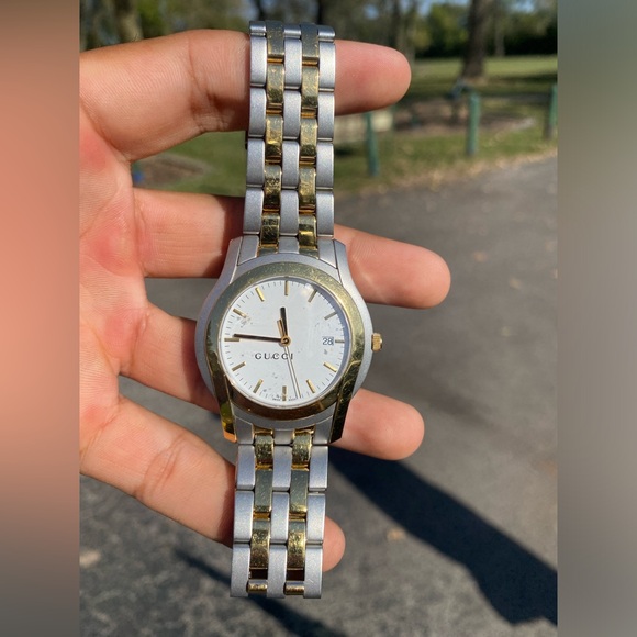 Stainless steel/gold plated 5500 XL Gucci watch - Picture 1 of 4